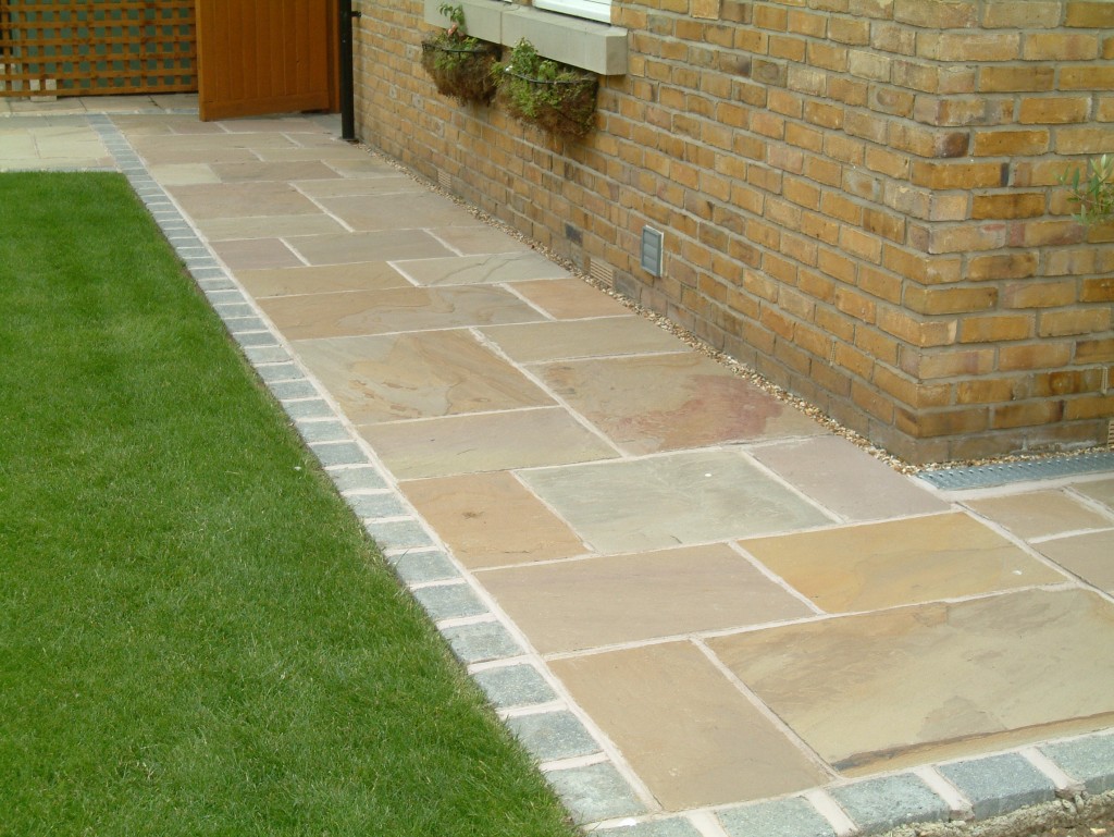 Sandstone path / raj green