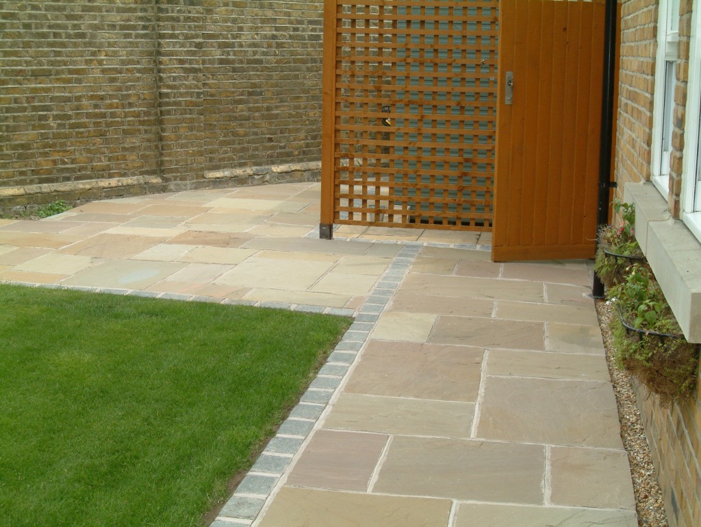 Sandstone path / raj green